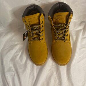 Mountain Gear boots (Mens size 6.5, Womens size 8.5)